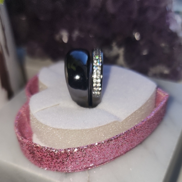 Elegant Black and Silver Women's Ring - Picture 3 of 3